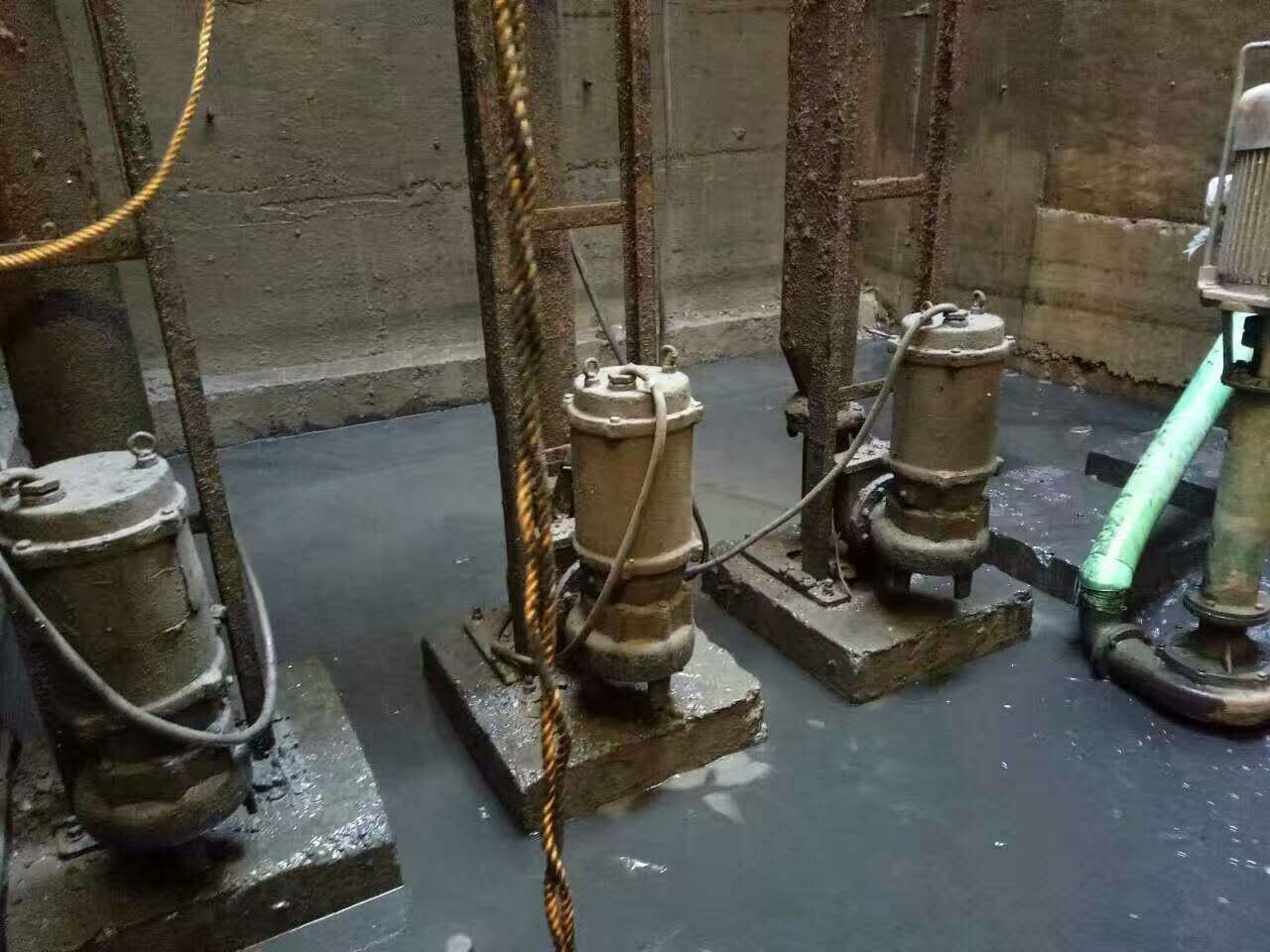 阿克陶污水池清理